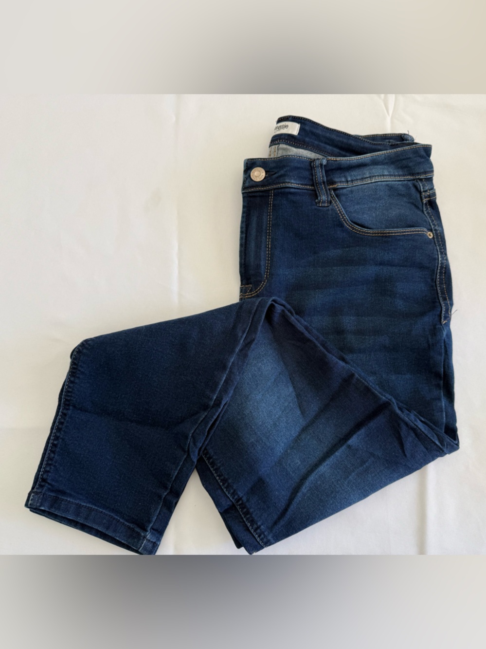 Kensie women’s Dark Indigo Straight Jeans